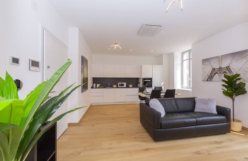 Lugano City-Centre Apartment | Prime Location in Lugano with Lake View & Breakfast