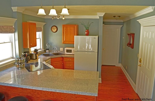 Manitou Springs Historic District Apartment | Unforgettable Stay in Heart of Manitou Springs with Pools