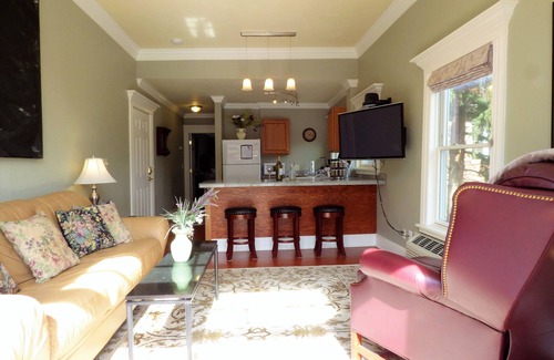 Manitou Springs Historic District Apartment | Unforgettable Stay in Heart of Manitou Springs with Pools