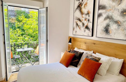 San Sebastian Centro Apartment | Midtown Oasis with 5 Balconies & a 9.5 Guest Rating