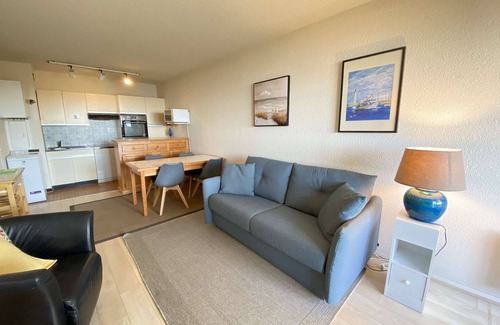 Le Moulleau Apartment | Inviting Moulleau Basin View Hotel with Convenient Parking