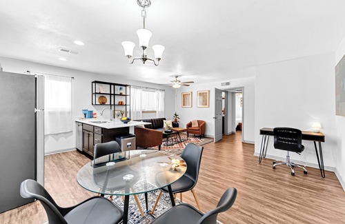 Oak Lawn Apartment | Convenient Stay in Oaklawn - Close to Uptown & Medical Center