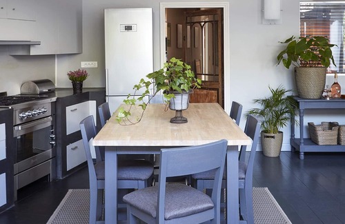 Chantiers Villa | Convenient Paris Retreat with Garden and Rooftop Views