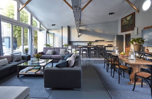Chantiers Villa | Convenient Paris Retreat with Garden and Rooftop Views