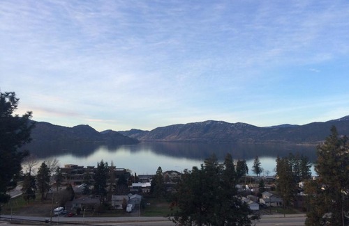 Central Okanagan House | Relax in the Heart of Peachland with Ocean Views & More
