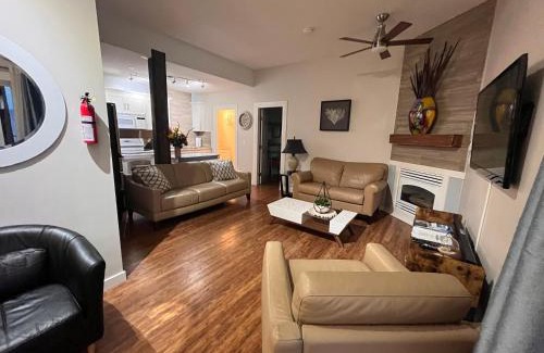 Central Okanagan House | Relax in the Heart of Peachland with Ocean Views & More