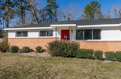 Pooler House | Premier 3 Bedroom Retreat in Heart of Pooler, Rated 10/10
