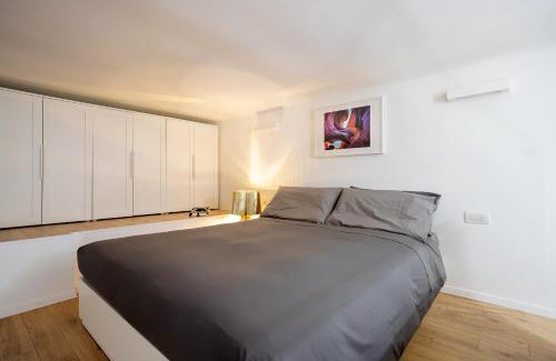 Zona Risorgimento Apartment | Experience Duomo-Porta Venezia Loft with WiFi & Netflix