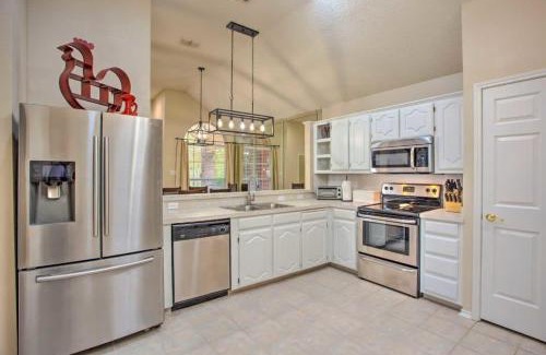 Rowlett House | Heart of Rowlett - 3 BD 2BA Cozy Getaway w Patio