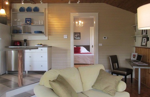 Silver Hill Cottage | Prime Nob Hill Location with Spa and Family-Friendly Comfort