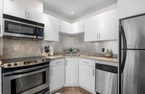 Mission District Apartment | Inviting City Center Retreat with Mountain Views & Parking