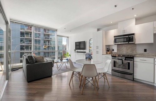 Mission District Apartment | Inviting City Center Retreat with Mountain Views & Parking