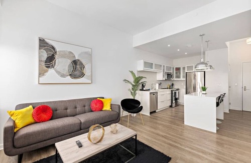 Downtown Kansas City Apartment | Central Comfort with Top Amenities - Rated 9.4/10