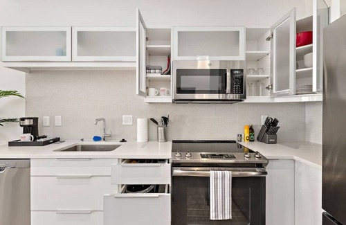 Downtown Kansas City Apartment | Central Comfort with Top Amenities - Rated 9.4/10