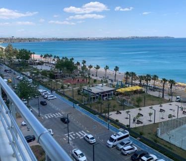 Konyaalti Apartment | Tranquil Retreat with Ocean Views in the City Center