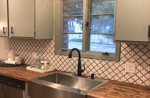Topeka House | Convenient Stay in Topeka Near Washburn U with Pool