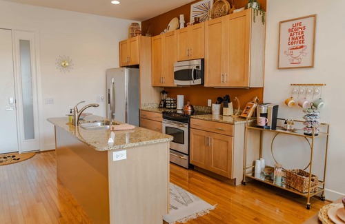 East Market District Apartment | Stylish Condo in the Energetic NuLu District with Breakfast