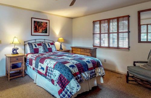 Groveland House | Pet-Friendly Retreat: Heart's Desire on the Lake Awaits