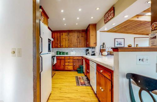Groveland House | Pet-Friendly Retreat: Heart's Desire on the Lake Awaits