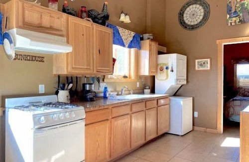 Cody Apartment | Discover Heart Strings Ranch by Heart Mountain - Pet Friendly!
