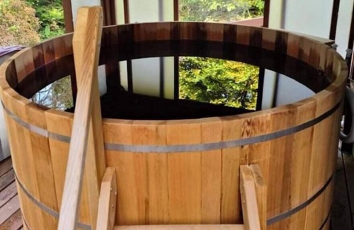 Buckley RV Rental | Heart Yurt: Artisan Retreat with Cedar Hot Tub & Family Amenities