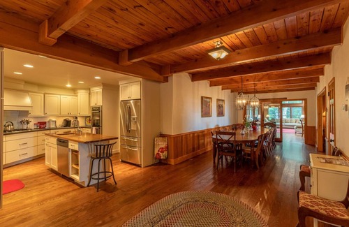 Blowing Rock House | Pet-Friendly Hearthstone Retreat with Hot Tub & Game Room