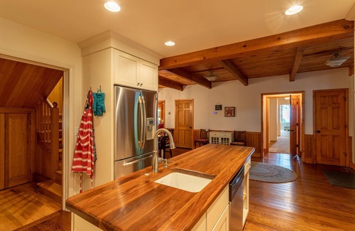 Blowing Rock House | Pet-Friendly Hearthstone Retreat with Hot Tub & Game Room