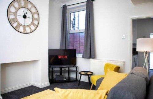 Selby Apartment | Family-Friendly Three BR Willow House with Hot Tub Access