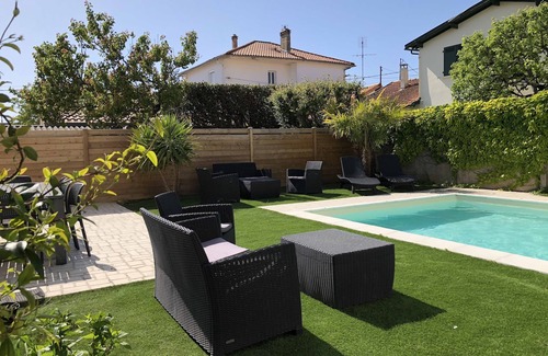 Saint-Georges-de-Didonne Villa | Relaxation Awaits: Heated Pool, Beach Access & 9.8/10 Rating