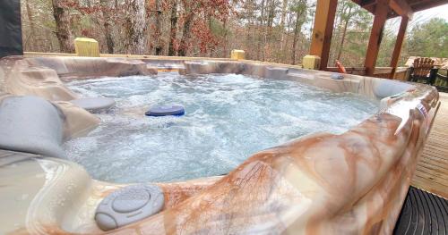 Eagle Mountain House | Relax & Unwind: Hot Tub, Fire Pit, Near Wineries