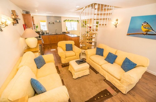Hastings Cottage | Relaxing Cottage with Heated Indoor Pool & Spa Near Beach