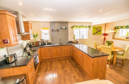 Hastings Cottage | Relaxing Cottage with Heated Indoor Pool & Spa Near Beach