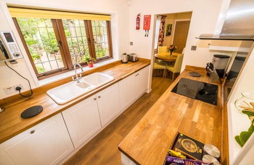 Hastings Cottage | Relaxing Countryside Cottage with Indoor Pool & Spa