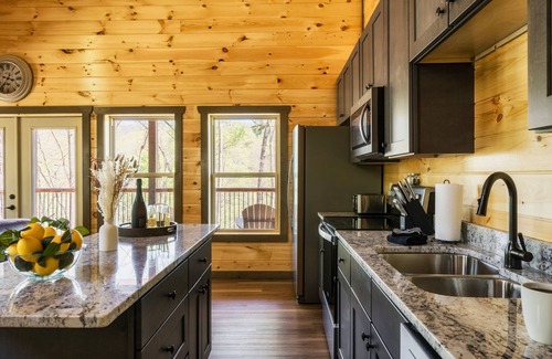 Gatlinburg - Pigeon Forge Cabin | Indulge in a Magical Stay with Pool, Spa & Arcade Fun