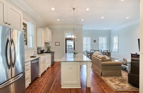 Historic Downtown Savannah House | Experience Heated Pool & Spa at Southern Belle Savannah