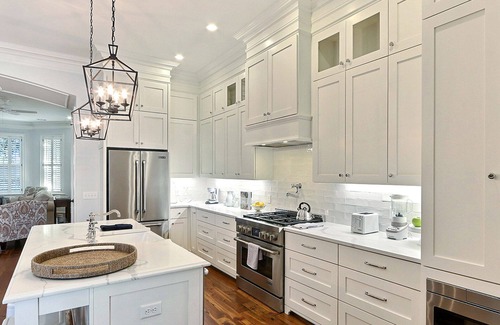 Old West Broad Neighborhood House | Indulge in Heated Pool Access & Spa | Guest Rated: 9.8