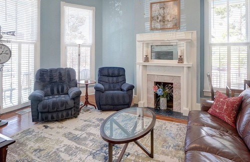 Eastside Apartment | Heated Pool Access | 5*Clean | Flex Cancelation