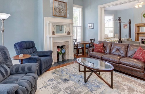 Eastside Apartment | Heated Pool Access | 5*Clean | Flex Cancelation