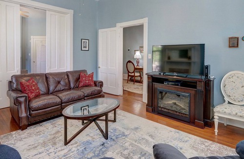 Eastside Apartment | Heated Pool Access | 5*Clean | Flex Cancelation