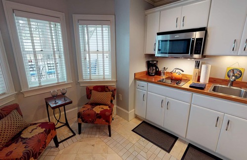 Savannah Victorian District Apartment | Relaxing Pool Retreat | 9.4/10 Guest Rated by Southern Belle