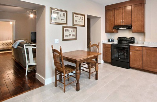 Savannah Victorian District Apartment | Relaxing Getaway with Heated Pool & Pet-Friendly Amenities