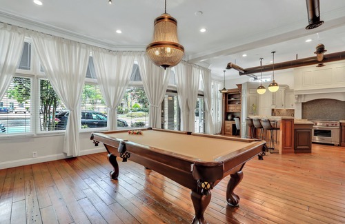 Historic Downtown Savannah House | Relax with Heated Pool Access & Top Amenities: Rated 9.2