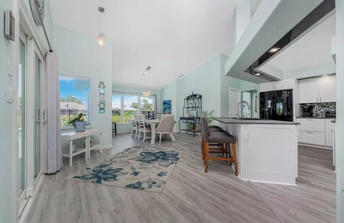 Broadmoor House | Heated Pool & Ocean Views: Waterfront Retreat for Groups