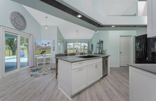 Broadmoor House | Heated Pool & Ocean Views: Waterfront Retreat for Groups