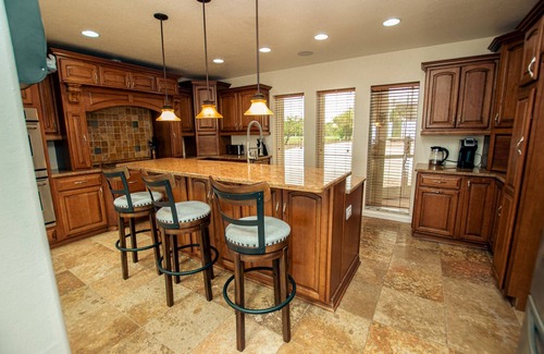 Lake Hamilton House | Idyllic Lakefront Retreat with Heated Pool & Home Theatre