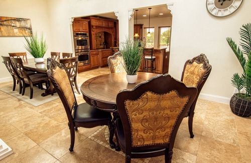 Lake Hamilton House | Idyllic Lakefront Retreat with Heated Pool & Home Theatre