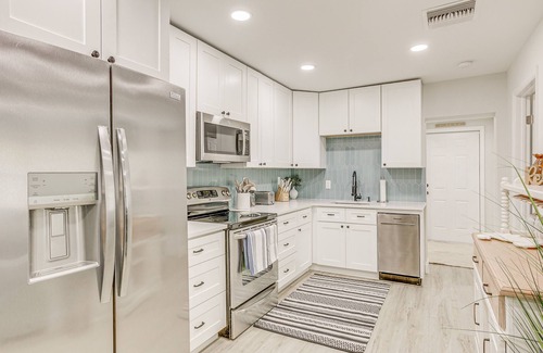 Juno Ridge Cottage | Delightful North Palm Beach Retreat with Pool & Pet Friendly