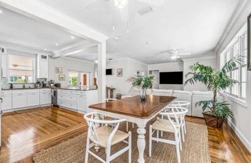 Northwood Shores House | Relaxing Beachside Retreat at Miramar Villa by RoveTravel