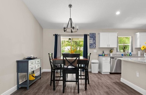 Citrus Springs House | Pet-Friendly 3 Bedroom with Heated Pool & Breakfast