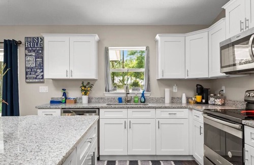 Citrus Springs House | Pet-Friendly 3 Bedroom with Heated Pool & Breakfast